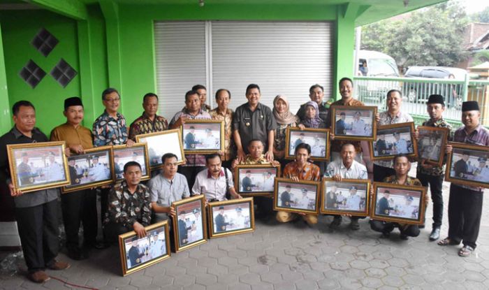 Pung Sarankan Kades Gali Potensi Tanah Bengkok: Bisa Jadi Rest Area, Wisata, atau Pujasera Pung Sarankan Kades Gali Potensi Tanah Bengkok: Bisa Jadi Rest Area, Wisata, atau Pujasera