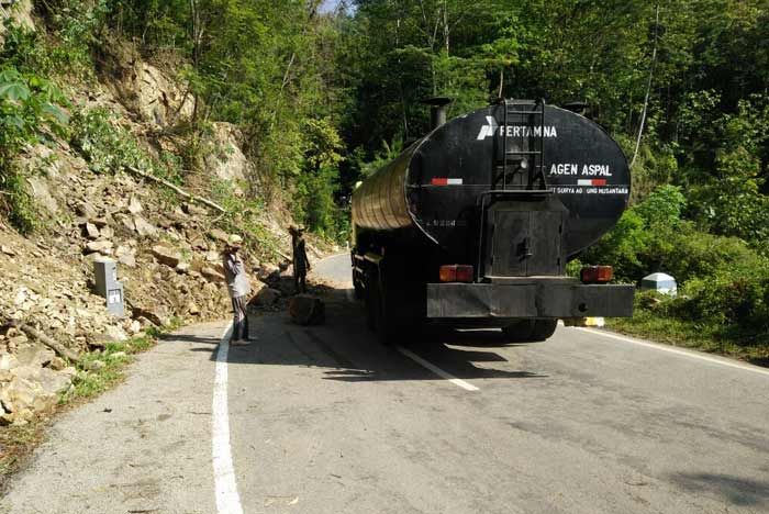 Jalur Pacitan-Ponorogo Kembali Tertimbun Longsor Jalur Pacitan-Ponorogo Kembali Tertimbun Longsor
