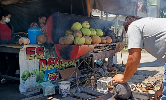 Diyakini Dapat Menambah Stamina, Kuliner Degan Bakar Plus-Plus Mulai Diminati Warga Kediri