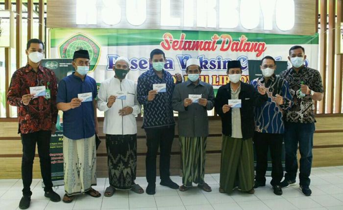 Wali Kota Kediri: Para Kiai dan Ulama Divaksin Agar Lebih Aman Dalam Mengajar Para Santri Wali Kota Kediri: Para Kiai dan Ulama Divaksin Agar Lebih Aman Dalam Mengajar Para Santri