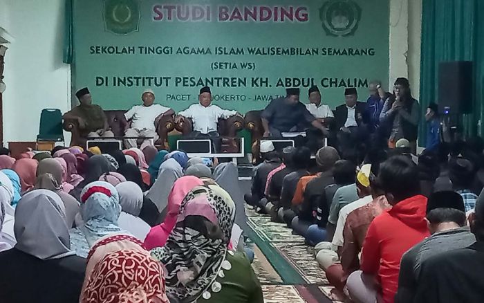 Temui Ratusan Relawan, Kiai Asep Minta untuk Tidak Memilih Calon Pemimpin yang Korup Temui Ratusan Relawan, Kiai Asep Minta untuk Tidak Memilih Calon Pemimpin yang Korup