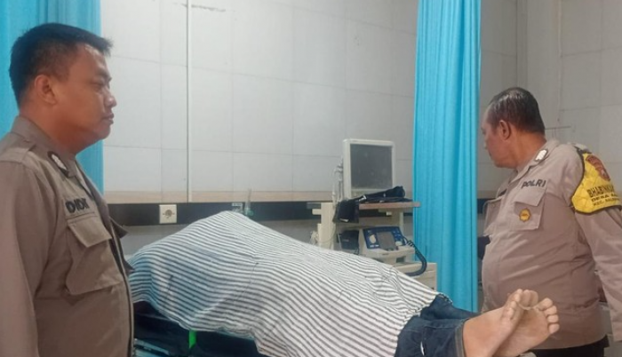 Diduga Ngantuk, Pemotor di Gresik Tewas Usai Menabrak Tiang Listrik Depan Makam Karangsemanding Diduga Ngantuk, Pemotor di Gresik Tewas Usai Menabrak Tiang Listrik Depan Makam Karangsemanding