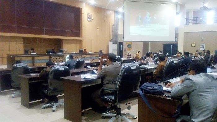 Lima Fraksi di DPRD Lamongan Tolak Bentuk Pansus Covid-19 Lima Fraksi di DPRD Lamongan Tolak Bentuk Pansus Covid-19