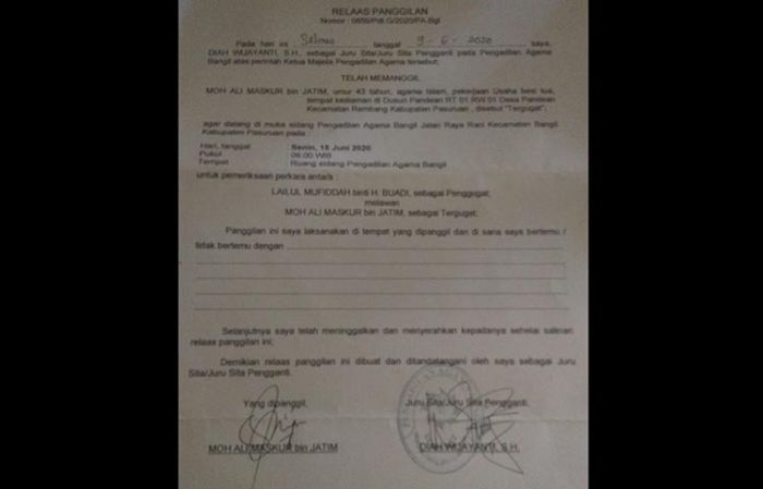 Pria Pasuruan yang Digugat Gono-Gini Mantan Istrinya, Terima Surat Panggilan Sidang ke-6 Kalinya Pria Pasuruan yang Digugat Gono-Gini Mantan Istrinya, Terima Surat Panggilan Sidang ke-6 Kalinya