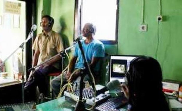 Sediakan Karaoke, Sejumlah Radio Ilegal di Banyuwangi Dinilai Langgar Maklumat Kapolri Sediakan Karaoke, Sejumlah Radio Ilegal di Banyuwangi Dinilai Langgar Maklumat Kapolri