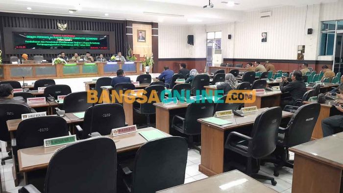 Bupati Situbondo Absen Paripurna, Dewan Kecewa Bupati Situbondo Absen Paripurna, Dewan Kecewa