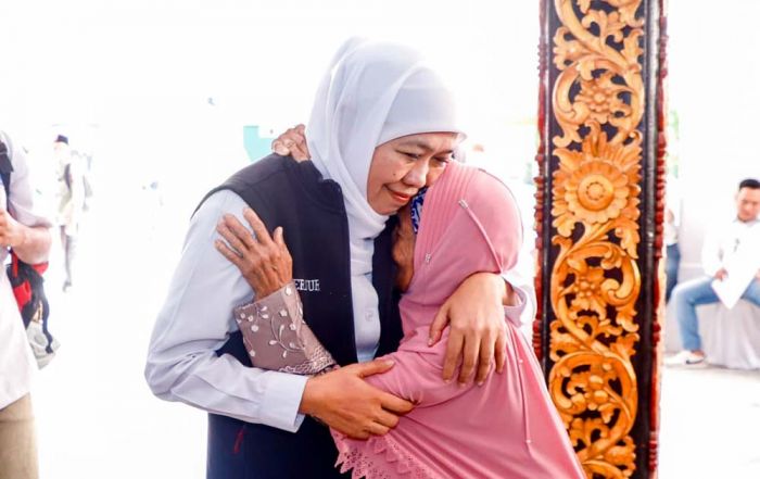 Khofifah Salurkan Bantuan dan Zakat Produktif Rp24 M, Termasuk untuk Korban Campak