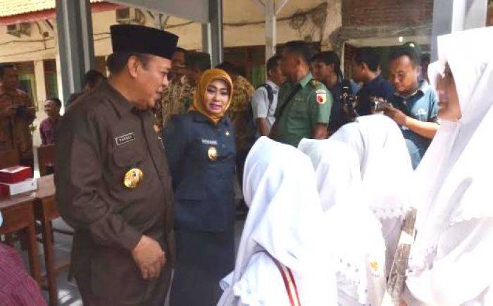 Puluhan Siswa dan Guru di Lamongan Dites Urine