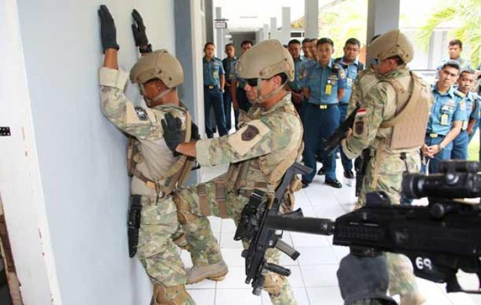 Peserta Lat Pratugas Pamtas 2017 Laksanakan Latihan VBSS Peserta Lat Pratugas Pamtas 2017 Laksanakan Latihan VBSS