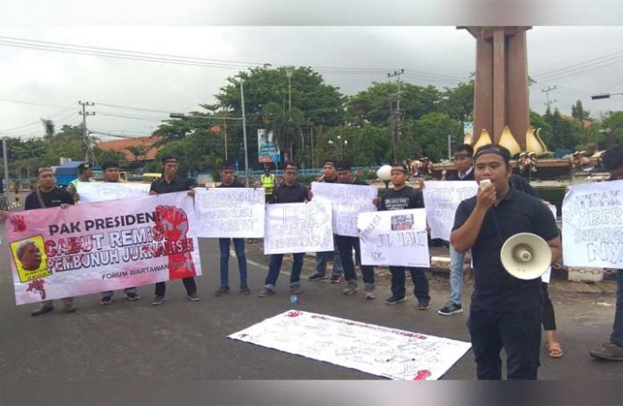 Wartawan Tuban Minta Presiden Jokowi Cabut Remisi Pembunuh Jurnalis Wartawan Tuban Minta Presiden Jokowi Cabut Remisi Pembunuh Jurnalis