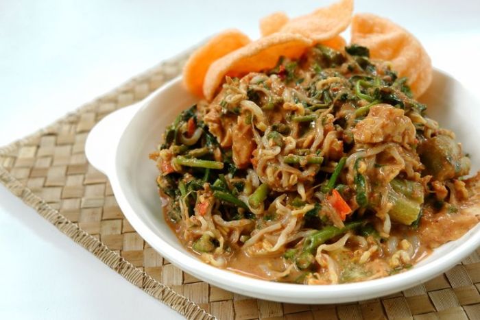 Resep Gado-gado Khas Jawa Timur, Bumbu Kental dan Lezat Resep Gado-gado Khas Jawa Timur, Bumbu Kental dan Lezat