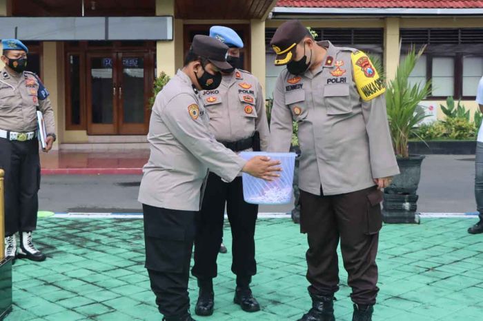 Melalui Program Koperasi, Polres Ngawi Berangkatkan 5 Anggotanya Umroh Melalui Program Koperasi, Polres Ngawi Berangkatkan 5 Anggotanya Umroh
