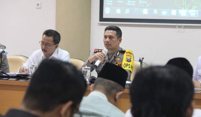 Polres Blitar Bakal Tindak Tegas Ormas yang Lakukan Sweeping Jelang Natal dan Tahun Baru Polres Blitar Bakal Tindak Tegas Ormas yang Lakukan Sweeping Jelang Natal dan Tahun Baru
