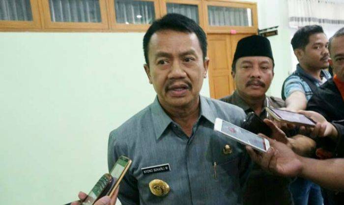 Bupati Vs DPRD Jombang Bupati Vs DPRD Jombang