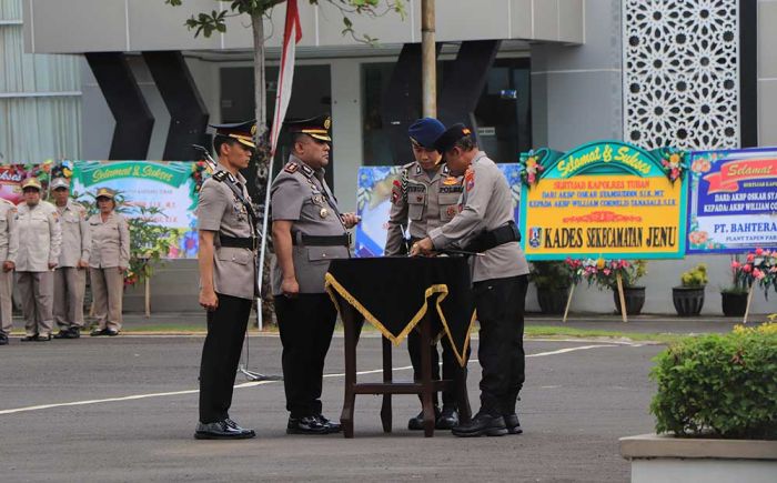 Kunjungan ke Tuban, Kapolda Jatim Beri Arahan Tugas Polisi: Berikan Pelayanan Terbaik ke Masyarakat Kunjungan ke Tuban, Kapolda Jatim Beri Arahan Tugas Polisi: Berikan Pelayanan Terbaik ke Masyarakat