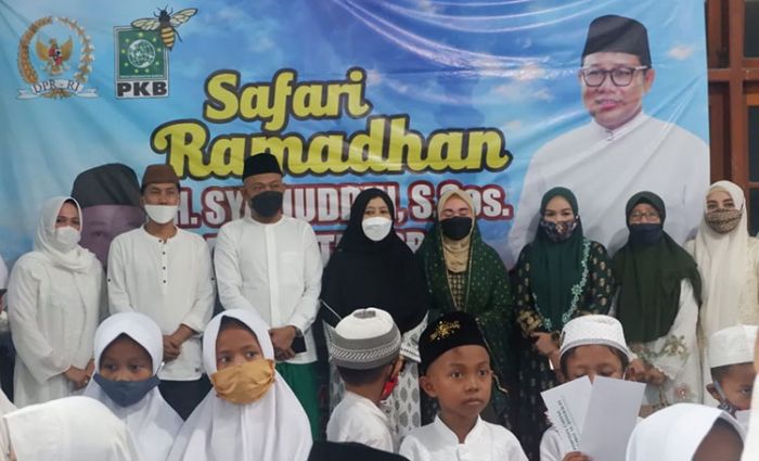 Safari Ramadan, Syaifuddin Asmoro Bersama Muslimat Bangkalan Beri Santunan Anak Yatim Safari Ramadan, Syaifuddin Asmoro Bersama Muslimat Bangkalan Beri Santunan Anak Yatim