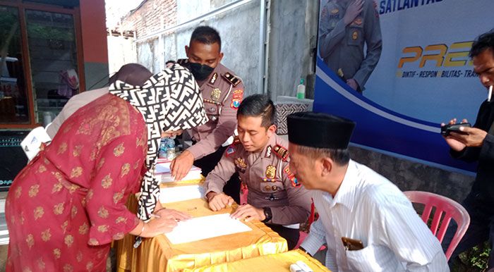 Kasatlantas Polres Pasuruan Jembatani Kasus Kecelakaan Truk Pasir Melalui Restorative Justice Kasatlantas Polres Pasuruan Jembatani Kasus Kecelakaan Truk Pasir Melalui Restorative Justice