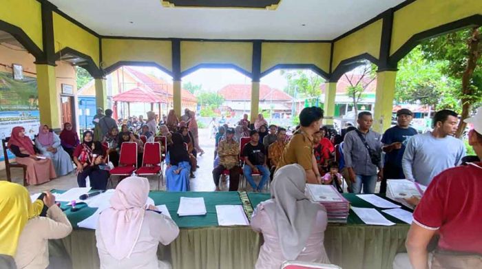 Kantah Kabupaten Pasuruan Serahkan 239 Sertifikat Tanah ke Warga Kedemungan Kantah Kabupaten Pasuruan Serahkan 239 Sertifikat Tanah ke Warga Kedemungan