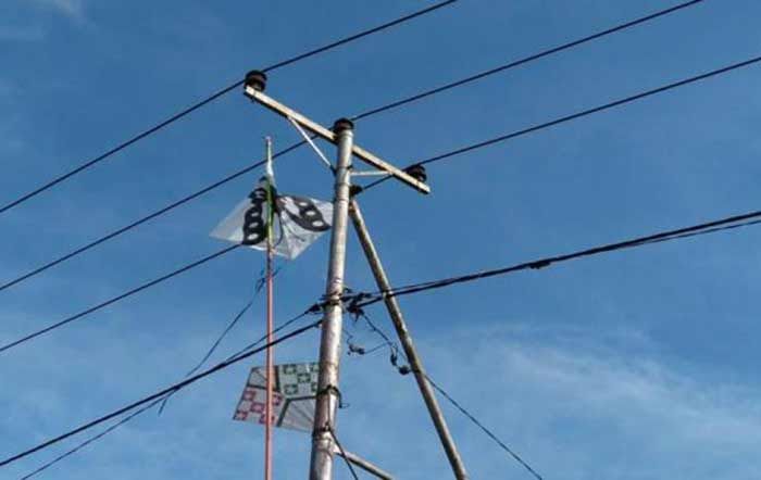 PLN Rayon Blitar Merugi Hingga 500 Juta per Bulan Akibat Layangan PLN Rayon Blitar Merugi Hingga 500 Juta per Bulan Akibat Layangan