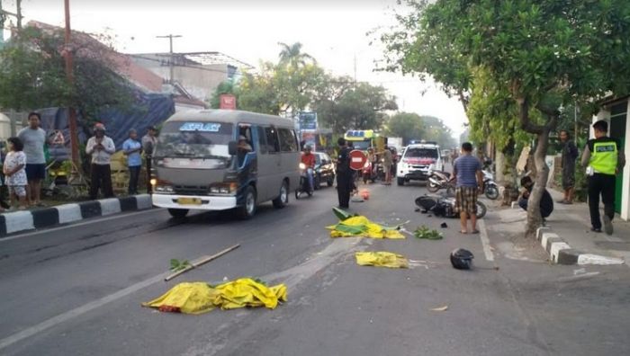Disenggol Truk, Wanita Sidoarjo Tewas Terlindas Roda Belakang Disenggol Truk, Wanita Sidoarjo Tewas Terlindas Roda Belakang