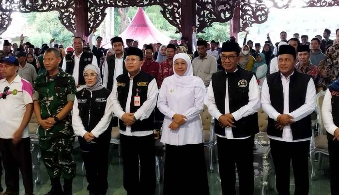 Gubernur Khofifah Beri Bantuan Sosial di Pamekasan