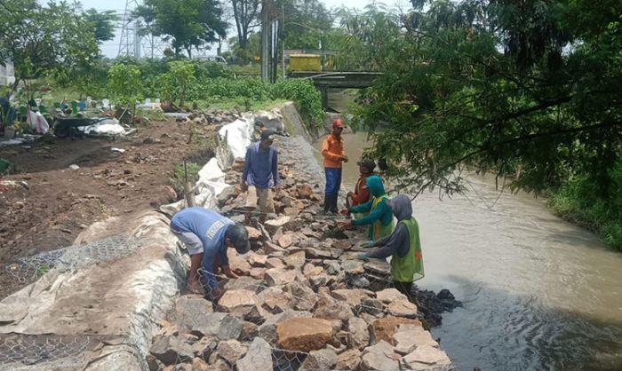 Pemkab Pasuruan Benahi 6 Titik Plengsengan yang Rusak Diterjang Banjir Pemkab Pasuruan Benahi 6 Titik Plengsengan yang Rusak Diterjang Banjir