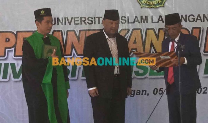 Pelantikan Penjabat Rektor Unisla Diwarnai Penolakan Pelantikan Penjabat Rektor Unisla Diwarnai Penolakan