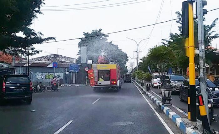 Di Bangkalan, Jumlah ODR 530 dan ODP 58, Satgas Semprotkan Disinfektan ke Jalan Protokol