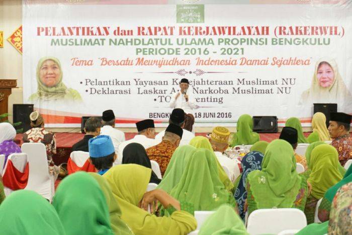 Taushiah Pelantikan Muslimat Bengkulu, Kiai Hasyim Muzadi Usul Bentuk “Expert Muslimat NU”