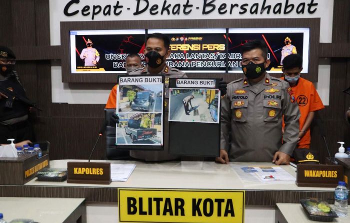 Pelat Nomor Kendaraan Tertinggal di TKP, Pelaku Tabrak Lari di Blitar Terungkap Pelat Nomor Kendaraan Tertinggal di TKP, Pelaku Tabrak Lari di Blitar Terungkap