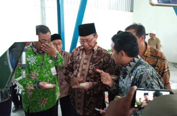 Bupati Tuban Launching Penggilingan Gabah di Widang Bupati Tuban Launching Penggilingan Gabah di Widang