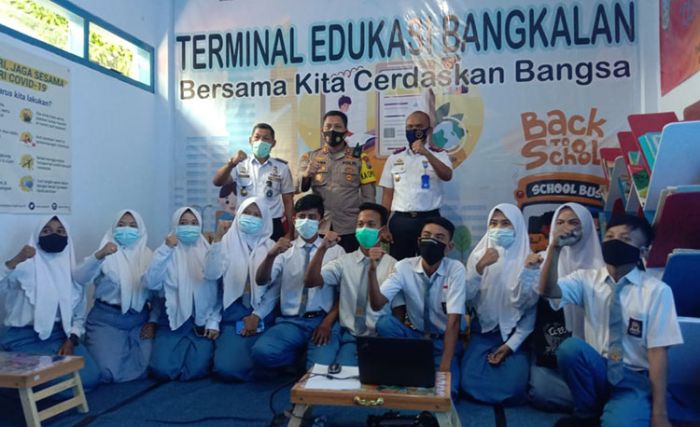 Sediakan WiFi Gratis Bagi Siswa, AKBP Rama Samtama Putra Beri Apresiasi Terminal Bangkalan Sediakan WiFi Gratis Bagi Siswa, AKBP Rama Samtama Putra Beri Apresiasi Terminal Bangkalan