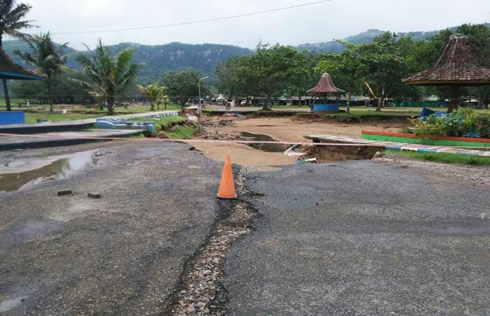 Fasilitas Wisata Pantai Teleng Ria Hancur, Wisatawan Masih Enggan Berkunjung