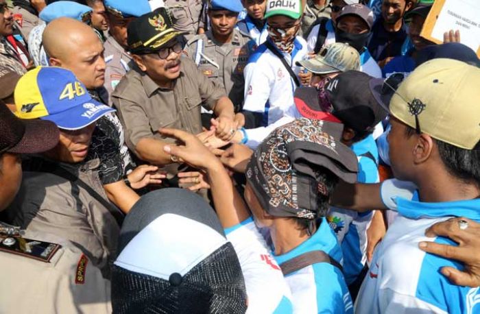 Peringati Hari Buruh, Pakde Karwo Imbau Jatim Jadi Model di Indonesia