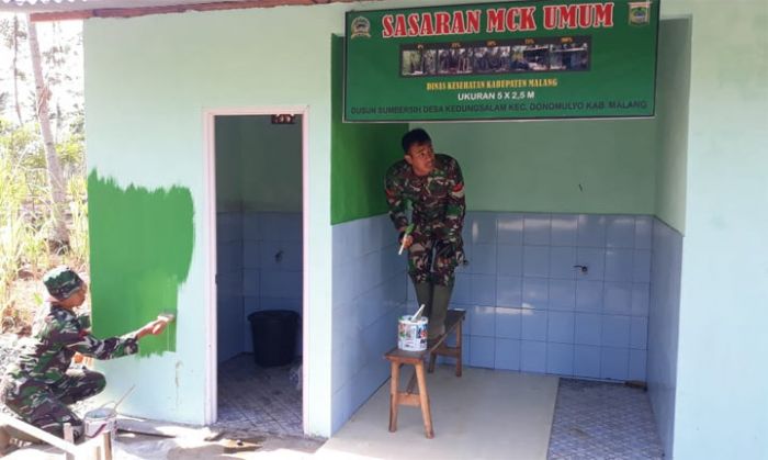 MCK, Satgas TMMD 106 Kodim 0818/Malang-Batu Tahap Pengecatan MCK, Satgas TMMD 106 Kodim 0818/Malang-Batu Tahap Pengecatan