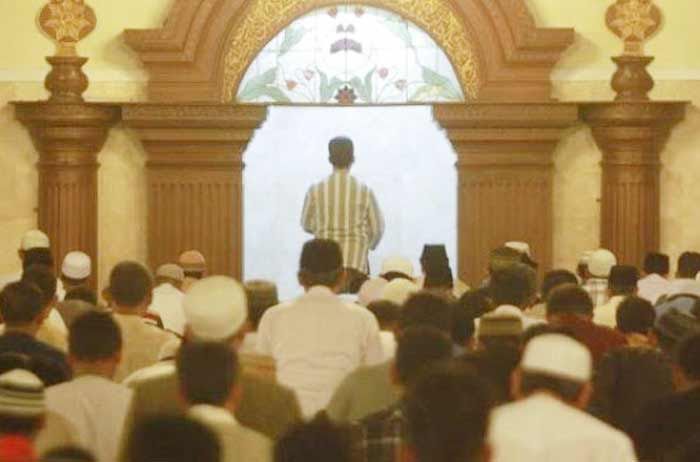 Tafsir Al-Isra 1: Imam Masjid, Pemandu Ibadah yang Diabaikan Tafsir Al-Isra 1: Imam Masjid, Pemandu Ibadah yang Diabaikan