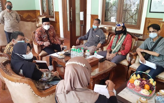 Demo ke Pendapa Delta Wibawa, Aliansi LSM Bakal Gugat Seleksi Direksi PDAM Sidoarjo Demo ke Pendapa Delta Wibawa, Aliansi LSM Bakal Gugat Seleksi Direksi PDAM Sidoarjo