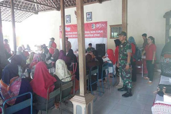 Bansos PKH Desa Tiudan Tulungagung Dibagikan Bansos PKH Desa Tiudan Tulungagung Dibagikan