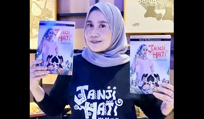 Beri Motivasi Hidup ke Masyarakat, Heny Tri Purnaningsih Bagikan Buku Karyanya Secara Gratis Beri Motivasi Hidup ke Masyarakat, Heny Tri Purnaningsih Bagikan Buku Karyanya Secara Gratis