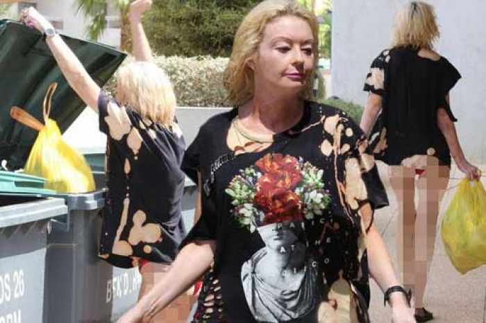 Liburan dengan Brondong Usia 21 Tahun di Spanyol, Lauren Harries Hanya Berkancut saat Buang Sampah Liburan dengan Brondong Usia 21 Tahun di Spanyol, Lauren Harries Hanya Berkancut saat Buang Sampah