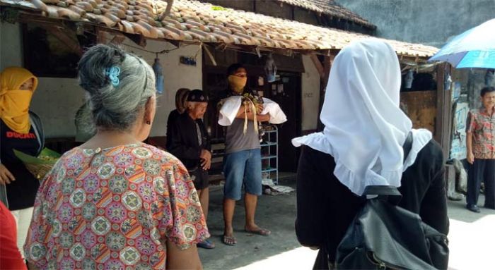 Bayi Baru Lahir di Blitar Ditemukan Meninggal Dunia, Diduga Jadi Korban Kekerasan Ibunya yang Stres Bayi Baru Lahir di Blitar Ditemukan Meninggal Dunia, Diduga Jadi Korban Kekerasan Ibunya yang Stres