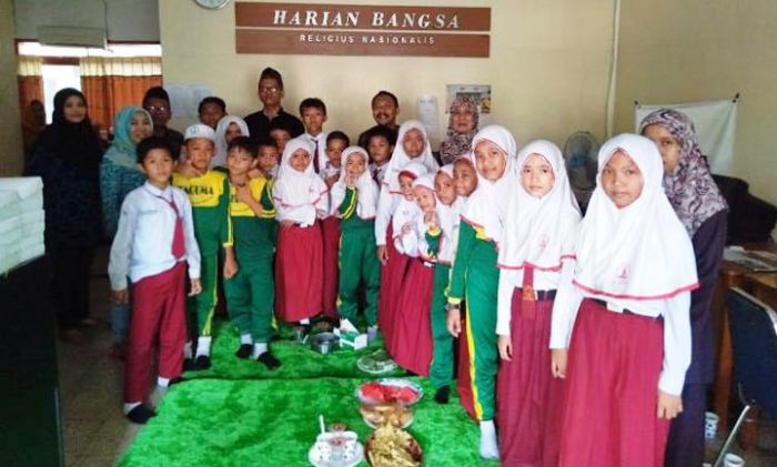Puluhan Anak Yatim dari SD Taquma Mahir Lafalkan Syair-syair Maulid Nabi  