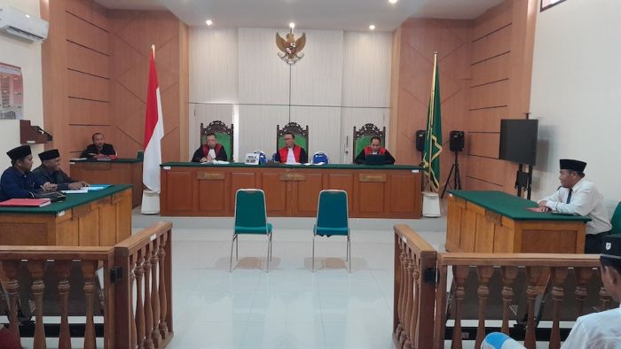 Terjadi Perdebatan Legalitas Surat Kuasa Hukum RSAR Situbondo di Sidang Perdana Dugaan Malapraktik Terjadi Perdebatan Legalitas Surat Kuasa Hukum RSAR Situbondo di Sidang Perdana Dugaan Malapraktik