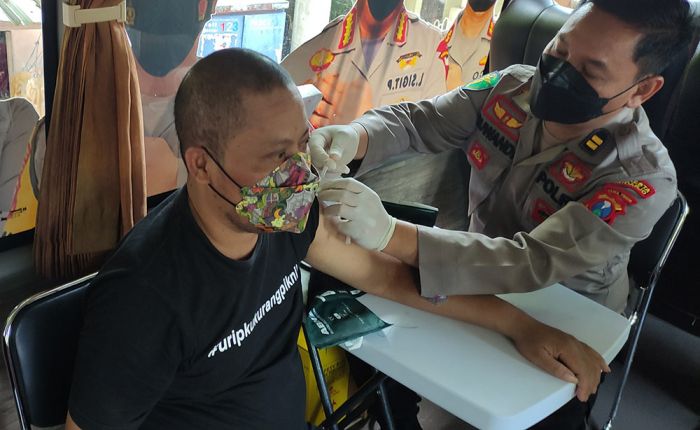 Kejar Herd Immunity, Forwas-PWI Sidoarjo Gelar Vaksinasi Massal Kejar Herd Immunity, Forwas-PWI Sidoarjo Gelar Vaksinasi Massal