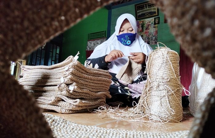 Mengintip Aktivitas Warga Gayam Bojonegoro dalam Merajut Ekonomi di Tengah Pandemi