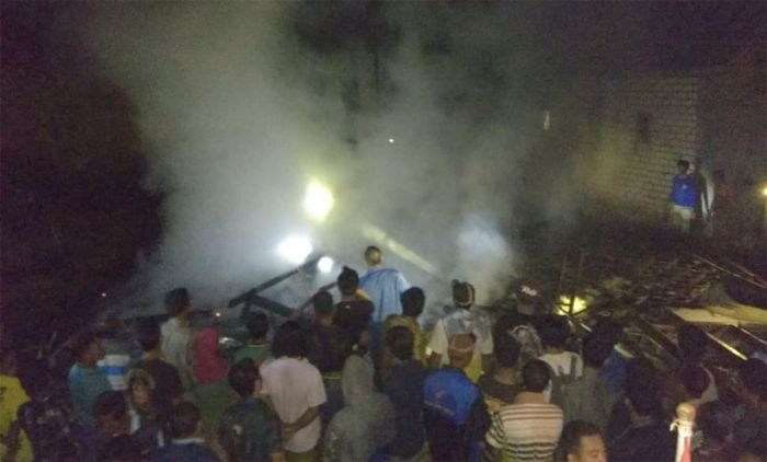 2 Rumah Warga Sekargadung Gresik Dilalap Api, 1 Orang Tewas Terbakar 2 Rumah Warga Sekargadung Gresik Dilalap Api, 1 Orang Tewas Terbakar