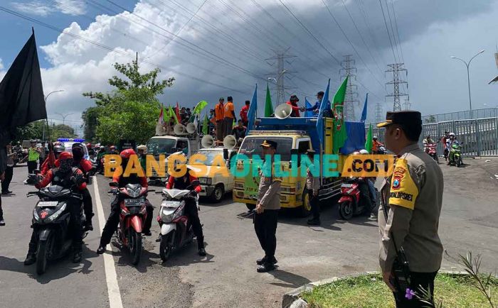 Wakapolres Gresik Pimpin Pengamanan Buruh Peringati Mayday Wakapolres Gresik Pimpin Pengamanan Buruh Peringati Mayday
