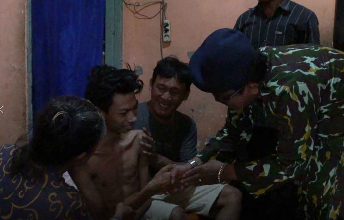 Eks Brimob Polresta Sidoarjo Kunjungi Korban Tragedi Kanjuruhan Eks Brimob Polresta Sidoarjo Kunjungi Korban Tragedi Kanjuruhan