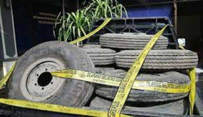 9 Ban Serep Mobil Dinas Pemkab Bondowoso Dicolong Maling, Satpol PP Dinilai Lalai 9 Ban Serep Mobil Dinas Pemkab Bondowoso Dicolong Maling, Satpol PP Dinilai Lalai