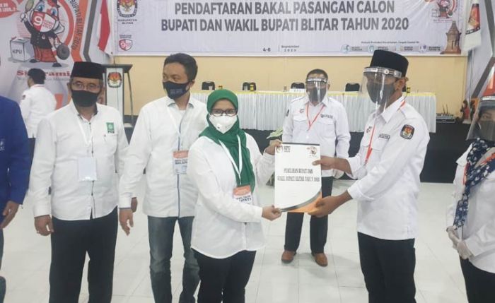Sah! Mak Rini Daftar ke KPU, Petahana Tak Akan Lawan Kotak Kosong di Pilbup Blitar 2020 Sah! Mak Rini Daftar ke KPU, Petahana Tak Akan Lawan Kotak Kosong di Pilbup Blitar 2020